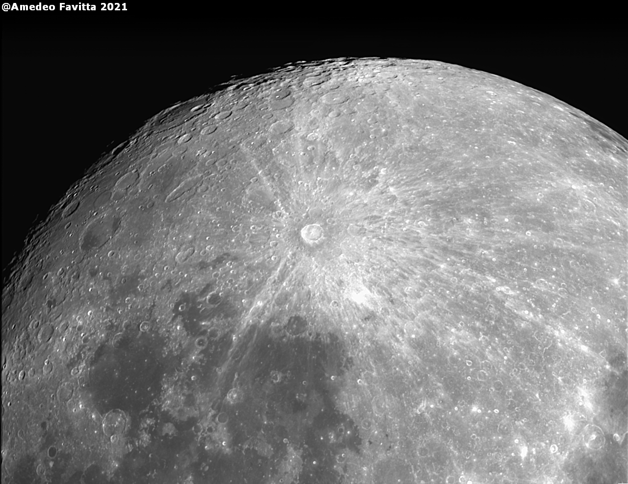 Dettaglio Luna piena con cratere Tycho Brahe