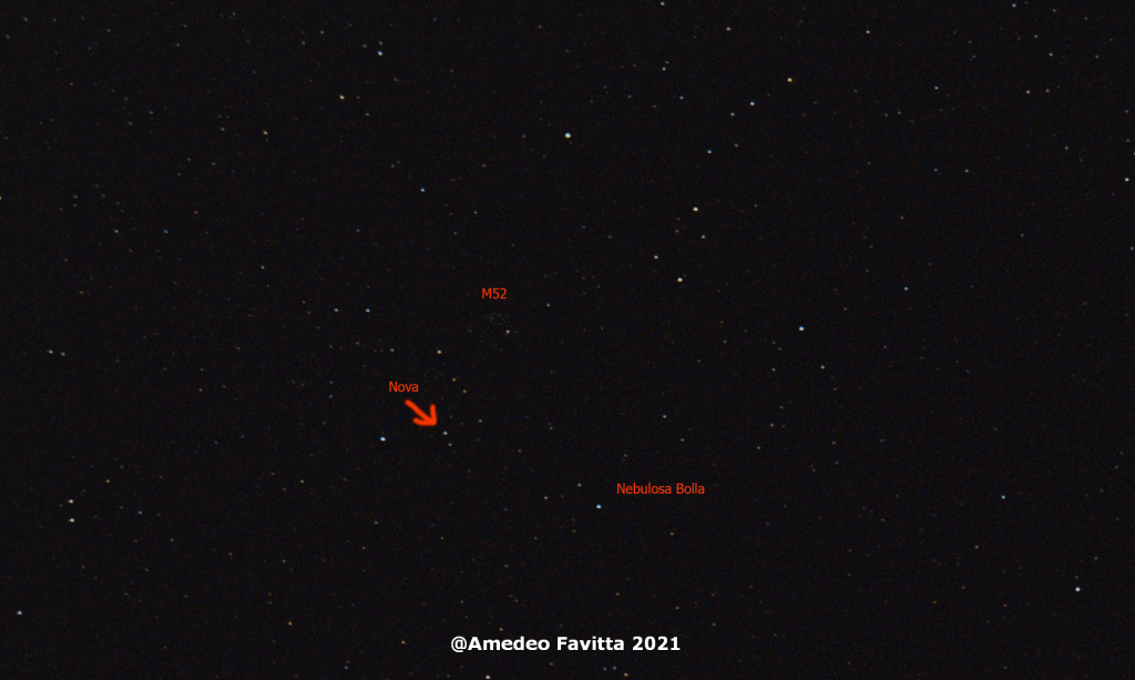 La stella Nova Cas 2021, vicino all'ammasso stellare M52 e alla Nebulosa Bolla, nella costellazione di Cassiopea